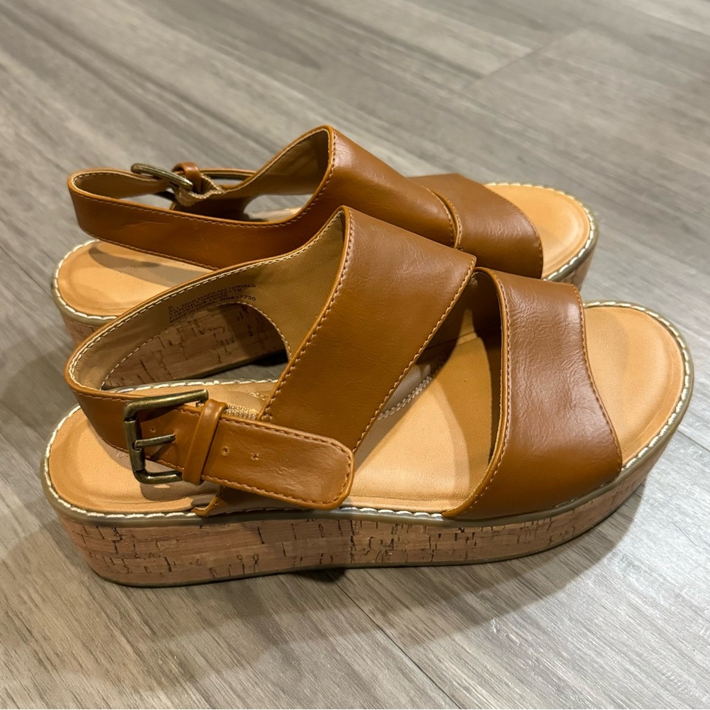 Women’s Universal Thread Brown Sandals Size 6